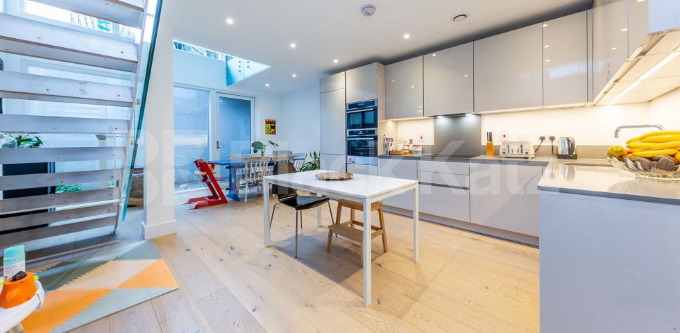 			2 BED 2 BATH + TERRACE!, 2 Bedroom, 1 bath, 1 reception Flat			 Rochester Place, CAMDEN
